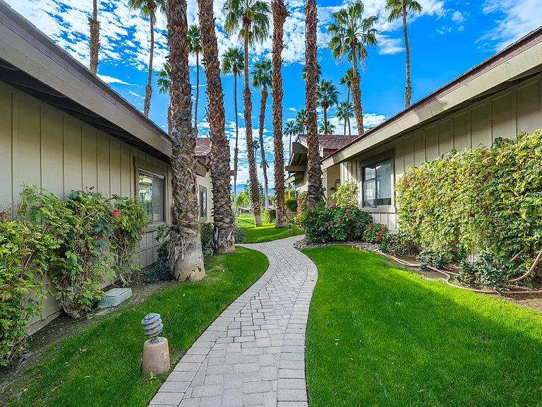 321 Bouquet Canyon Dr — Photo 7