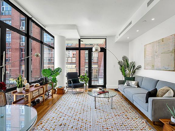 2nd image of 47 Bridge St APT 3D