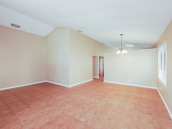 4th image of 575 NW 38th Ave