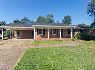 144 Greenbriar Dr, Gaffney, SC 29341