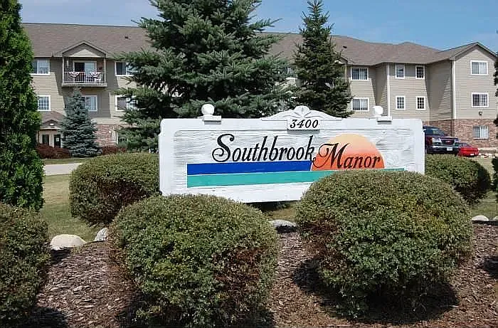 3400 Yorkshire Ln — Photo 10