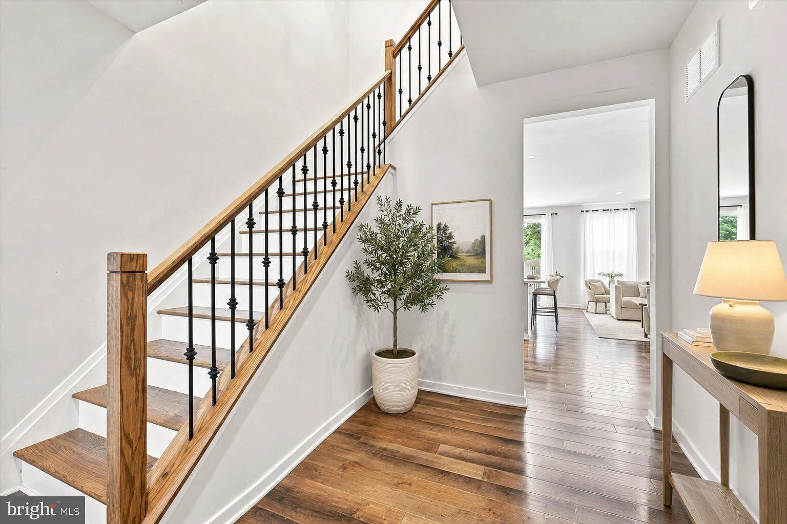3 bed, 2.5 bath, 2050 sqft, $3,900 — Photo 3