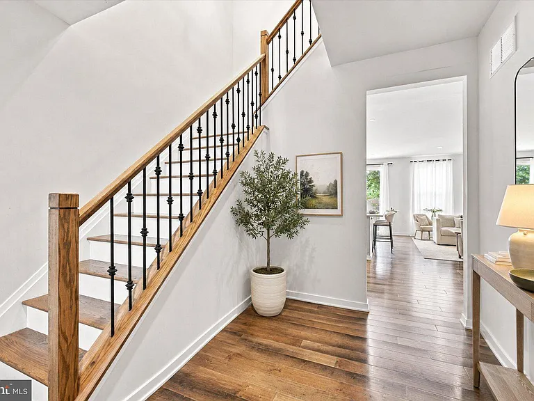 203 Segel Dr — Photo 3