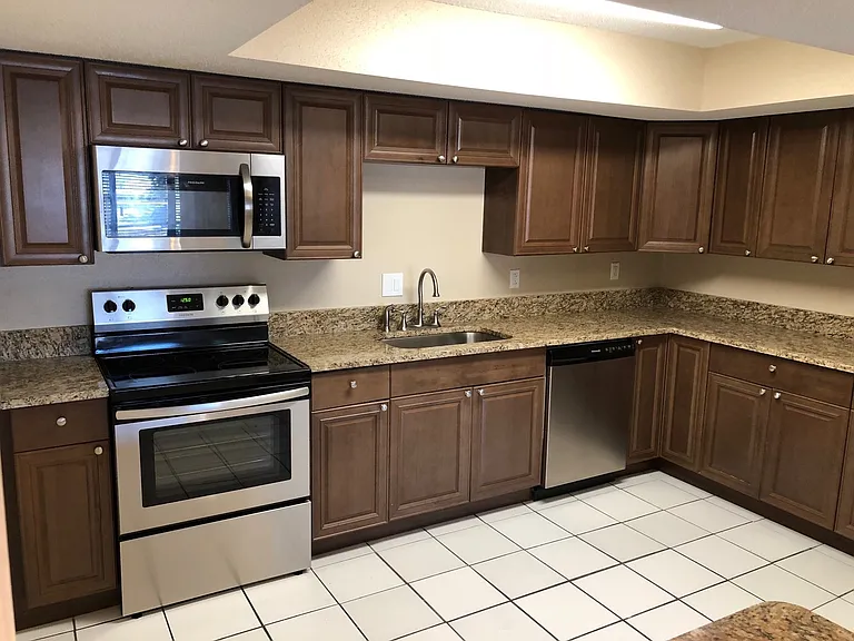 Citadel Apartments of Sarasota — Photo 1