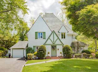 15 Ascot Rdg, Great Neck, NY 11021