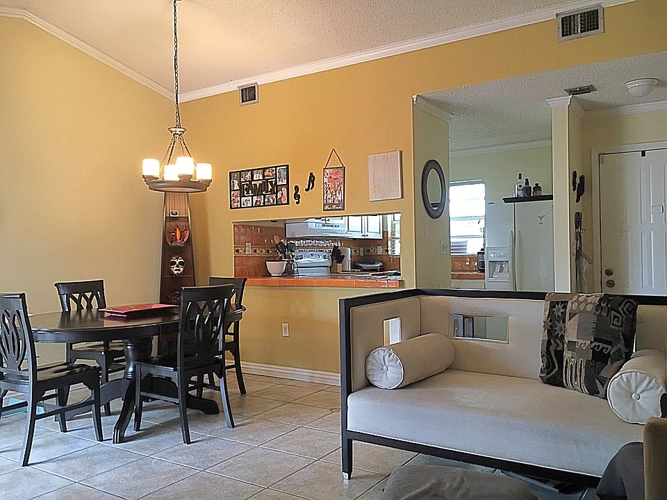 1st image of 809 NE 214th Ln APT 1