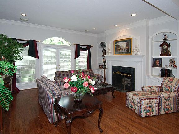 4th image of 2306 Stately Oak Dr