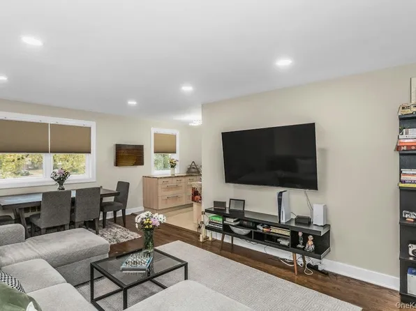 224-01 KINGSBURY AVENUE UNIT 2, Oakland Gardens, NY 11364