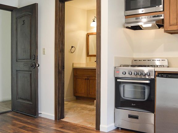 3rd image of 870 1/2 Hilldale Ave #3