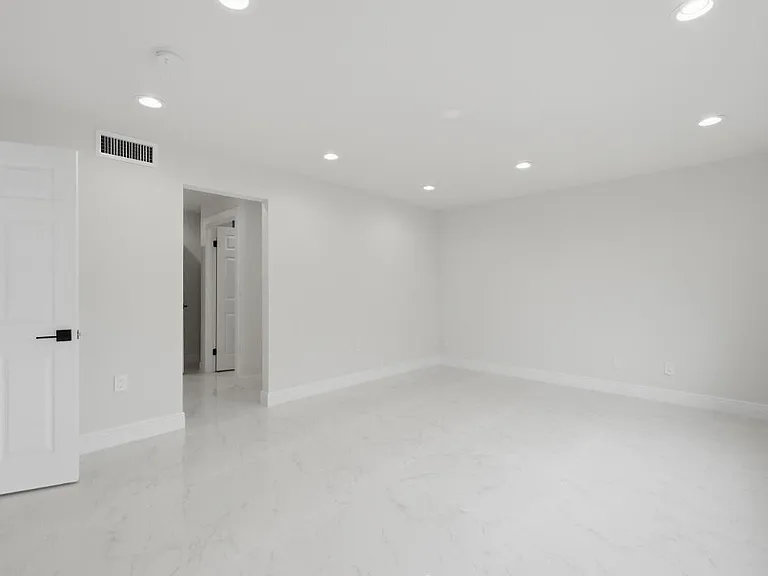 877 NE 195th St #222 — Photo 39
