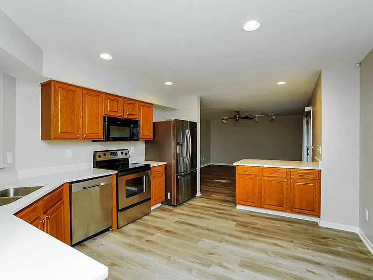 1635 Saffron Dr — Photo 11