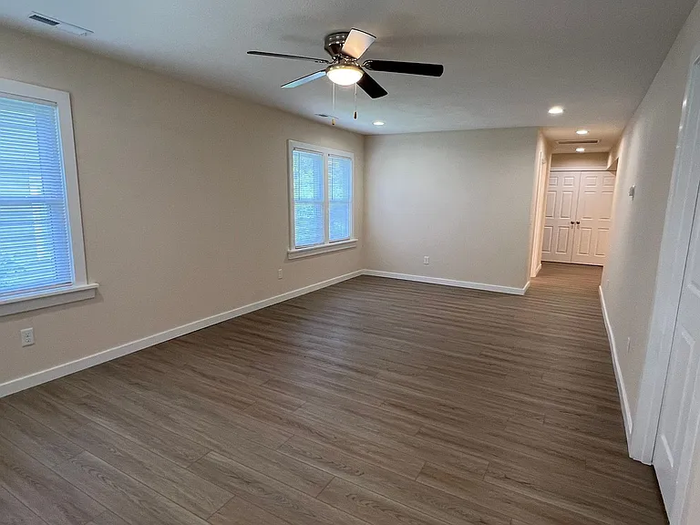 1223 N Sherman Ave — Photo 3