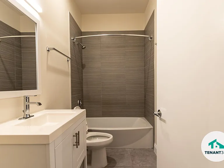 8 E Fayette St #403 — Photo 12