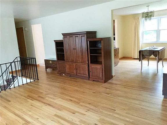 3rd image of 1193 King George Ct