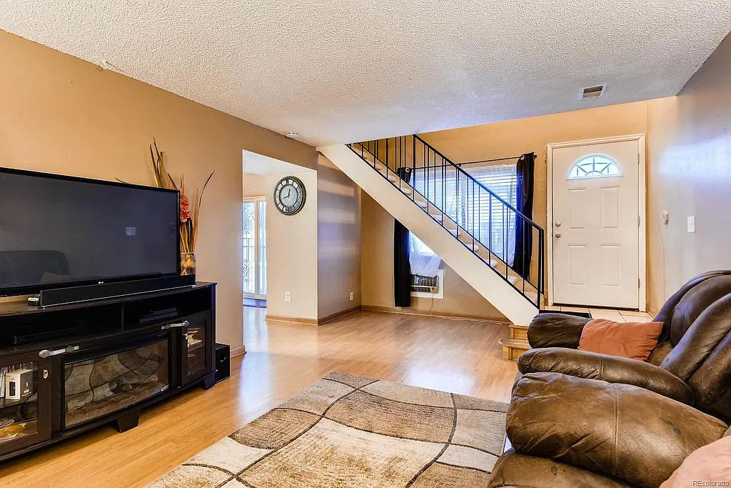 2 bed, 1134 sqft, $2,100 — Photo 3