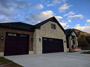 393 Edgehill Cir, Providence, UT 84332
