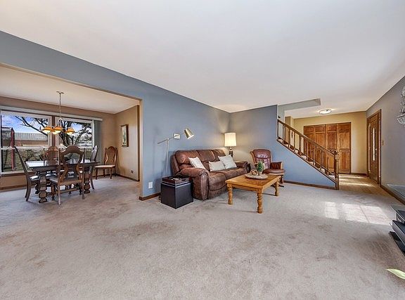 4th image of 526 Revere Ave