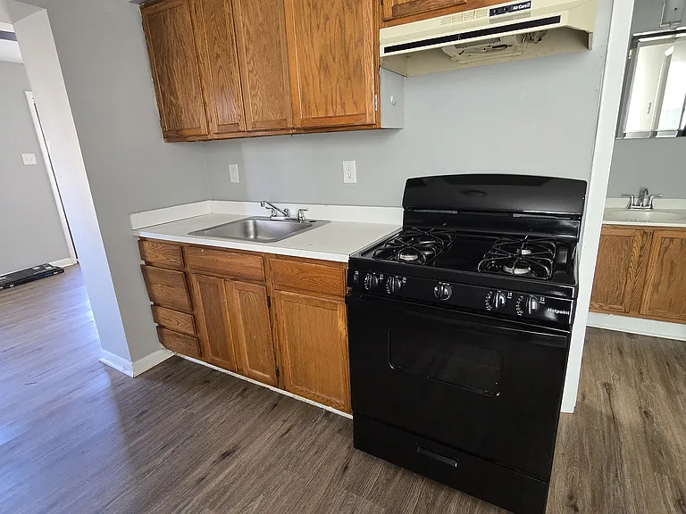 802 Market St #A — Photo 5