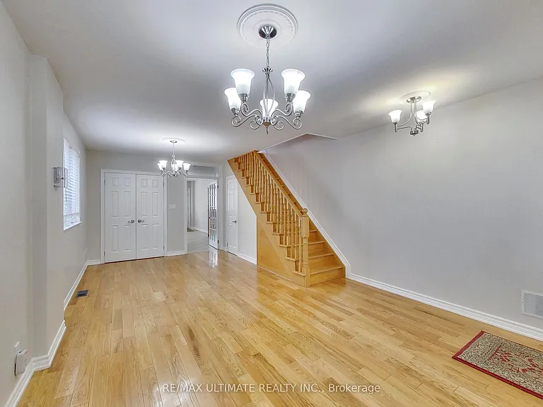 19 Glenora Ave #UPPER — Photo 5