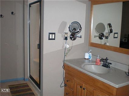 Lower Level Full Bath