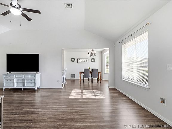 3rd image of 14720 S Moccasin Pl