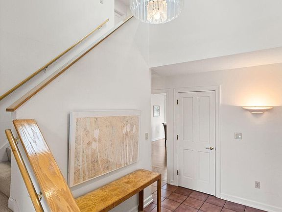 5th image of 75 Edward Cir