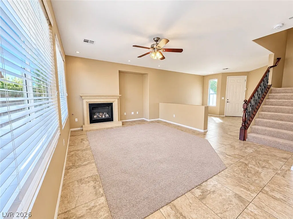 4 bed, 3.5 bath, 1904 sqft, $2,340 — Photo 4