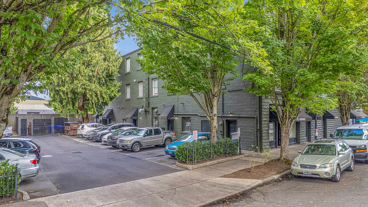Building Photo - 2017 N McClellan St #303