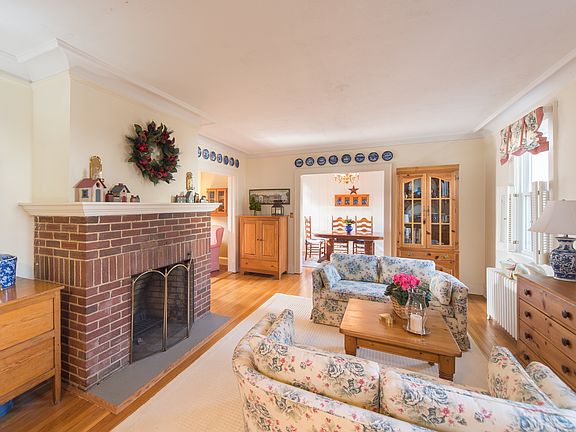3rd image of 53 Hobart Ave