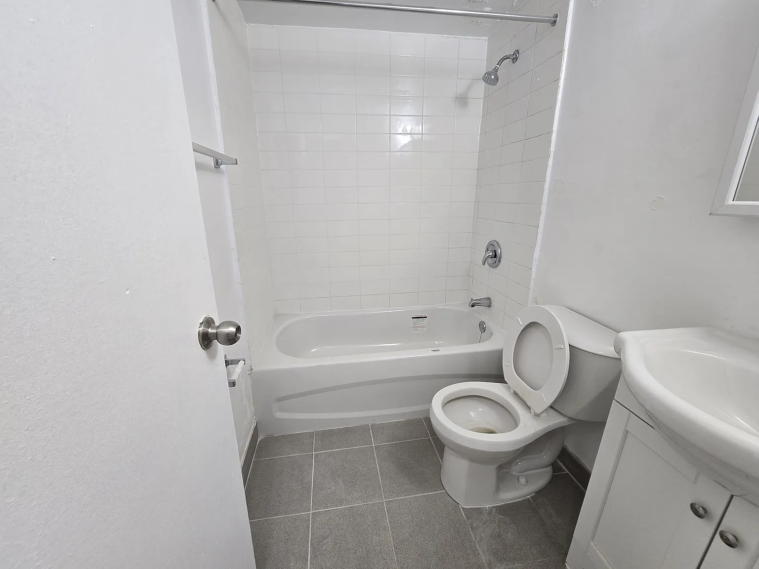 2 bed, 1020 sqft, $2,200 — Photo 2