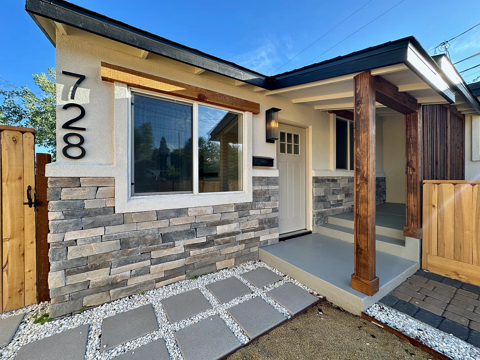 2 bed, 775 sqft, $2,400 — Photo 2