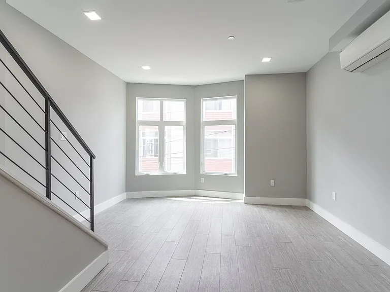 1729 Ingersoll St #B — Photo 1