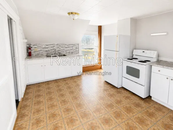 35 Bosworth St #2, Old Town, ME 04468