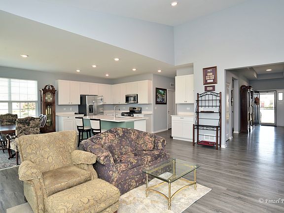 5th image of 9163 Wales Ct