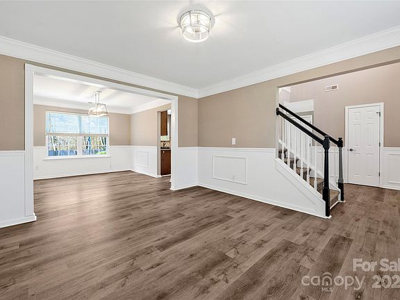 5th image of 3914 Edgeview Dr