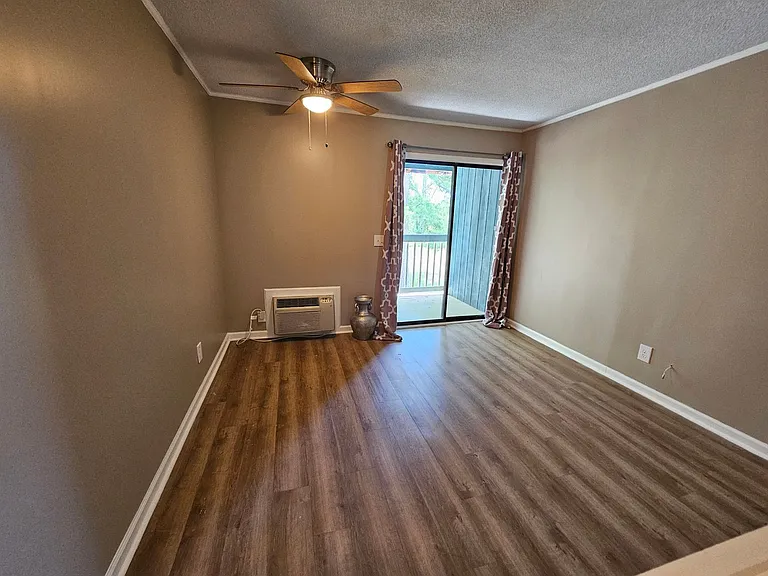 610 Putters Ln #210 — Photo 8