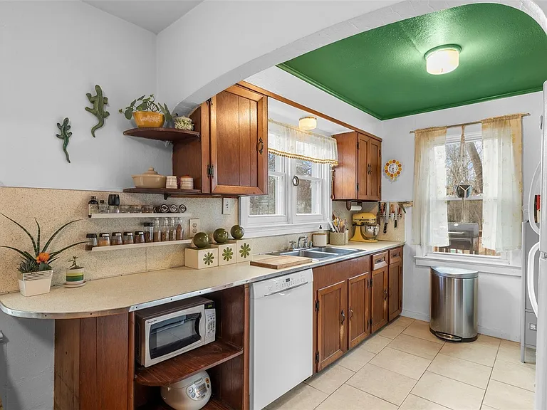 51 Goshen Ave — Photo 8