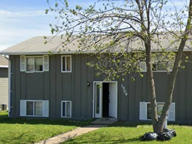 1509 E Bennett St — Photo 1