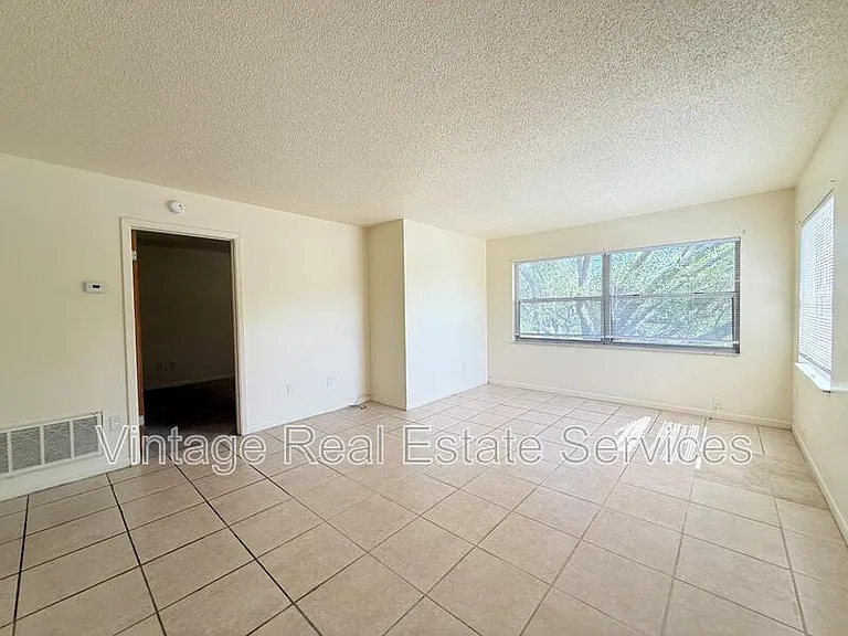 Whitehall Garden Apartments — Photo 19