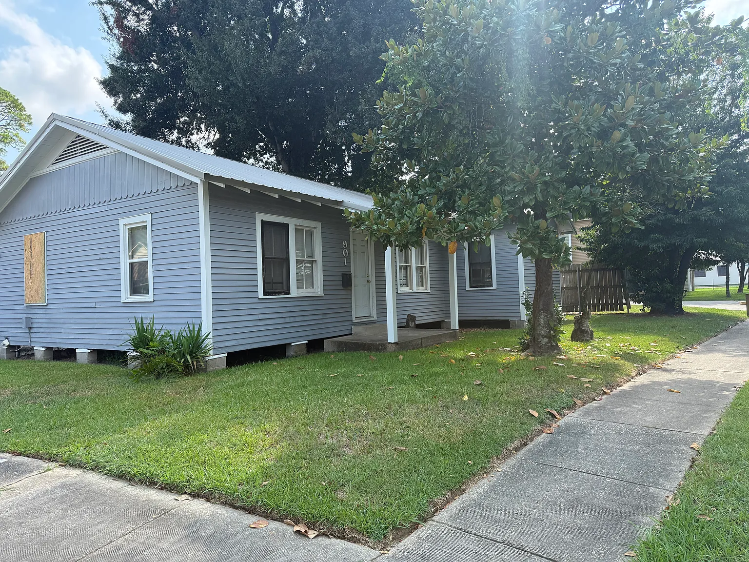 901 E University Ave — Photo 3