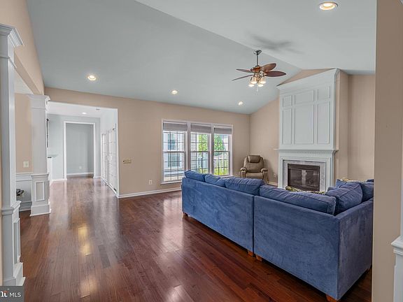2nd image of 3 Hopkins St