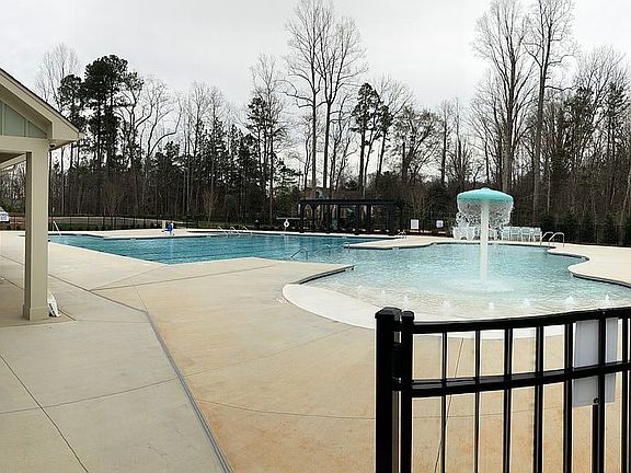4th image of 706 Belle Grove Dr