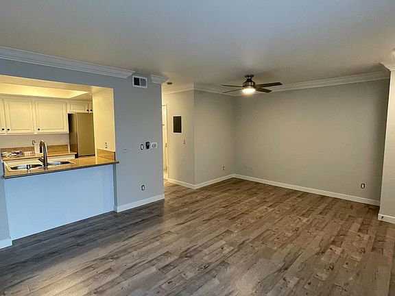 4th image of 2250 N Niagara St #117