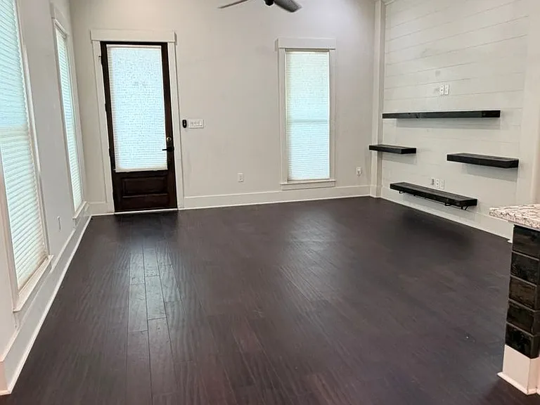 2708 Burns St — Photo 2