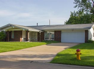 838 Coach Light Ln, Hazelwood, MO 63042