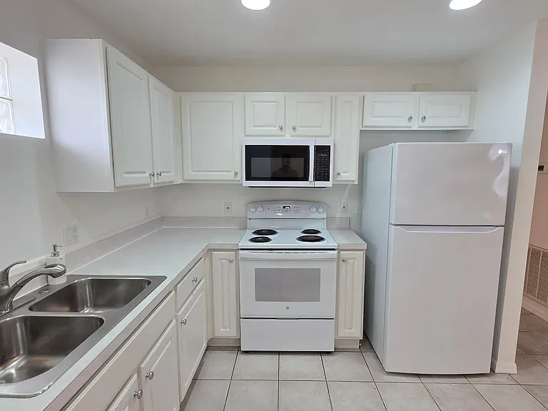 1820 Marcia St — Photo 9
