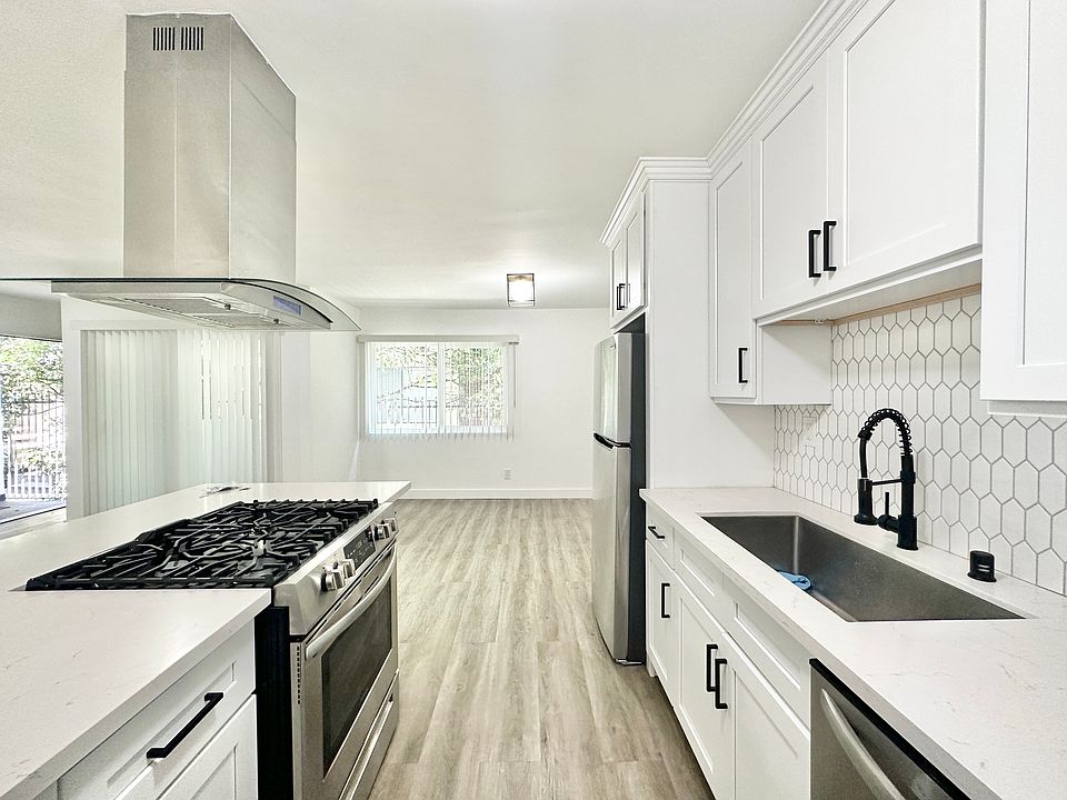 1st image of 1237 N Ogden Dr APT 6