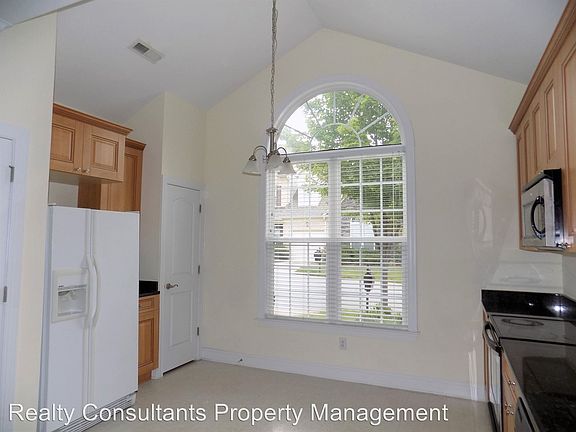 4th image of 4128 Baylor St