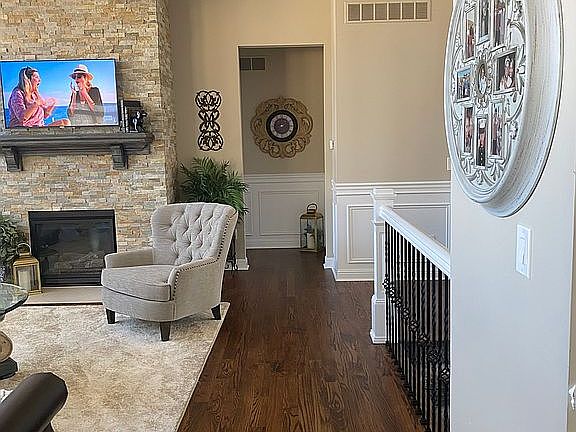 5th image of 793 Wynstone Cir N