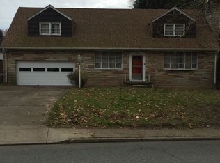 31 Park View Ln, Wheeling, WV 26003